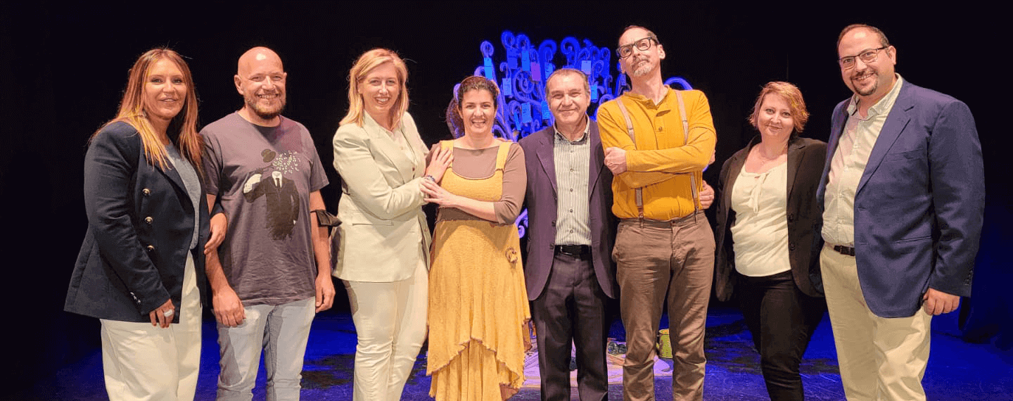 Más de 200 personas disfrutan en Jerez de la Frontera de la obra de teatro familiar “El árbol de mi vida” 