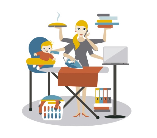 Mujer atendiendo varias tareas de su rutina diaria Mujer atendiendo varias tareas de su rutina diaria