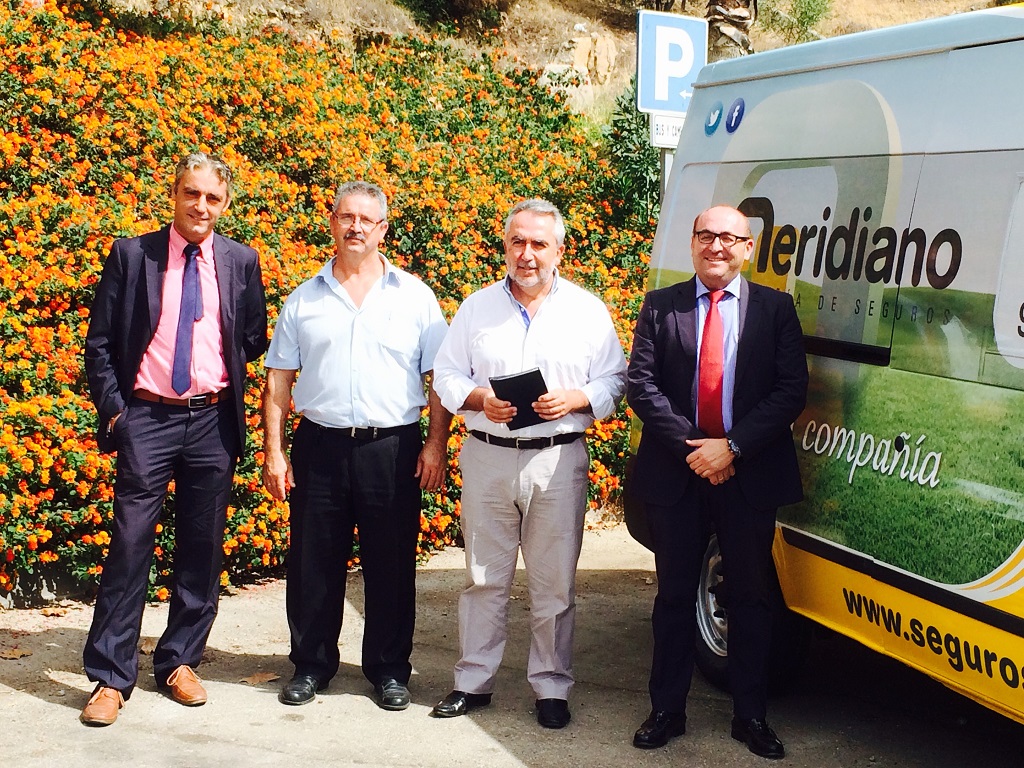 Meridiano Seguros dona una furgoneta a Protección Civil en Torrox